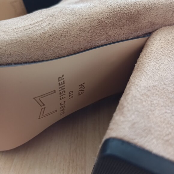 NIB Marc Fisher LTD Medium Natural Suede Larry Pointed Toe Ankle Boots Size 9.5 - Picture 10 of 13